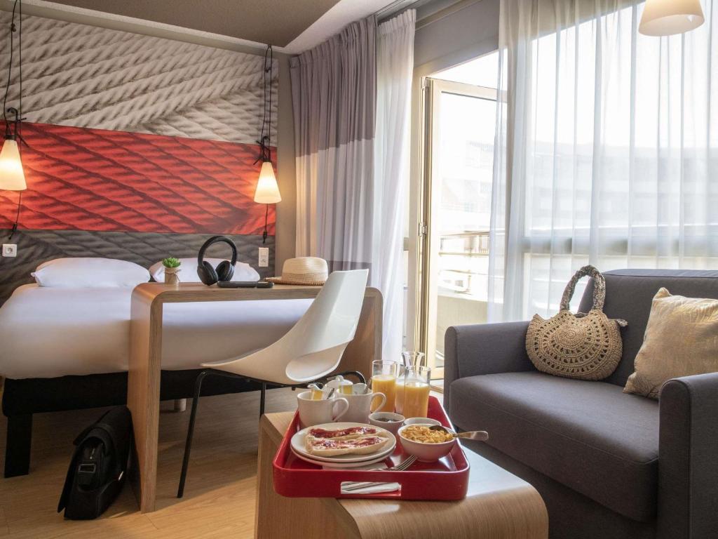 
Standard Room with 1 double bed and 1 single bed
