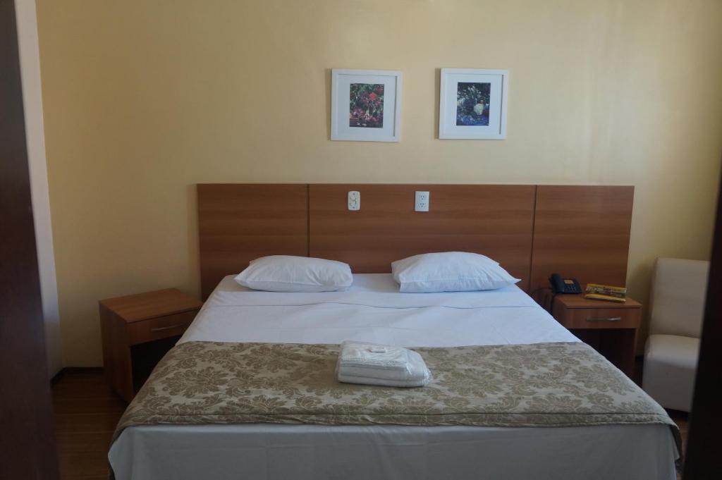  Rhud's Hotel