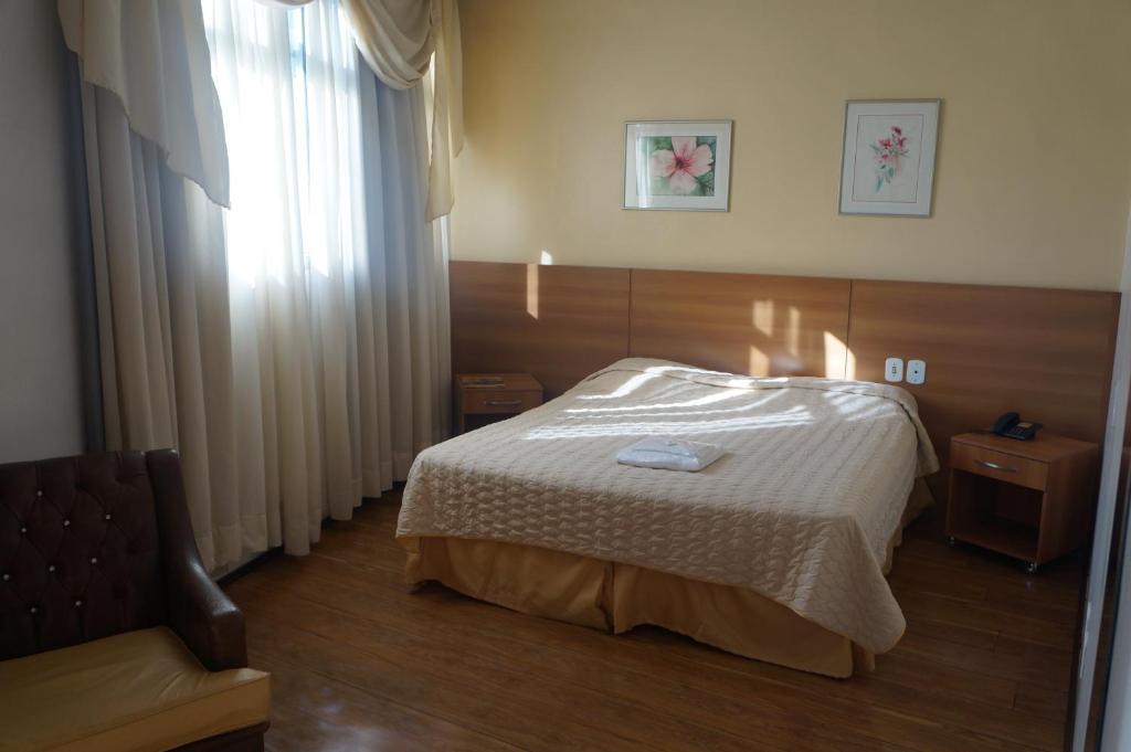  Rhud's Hotel