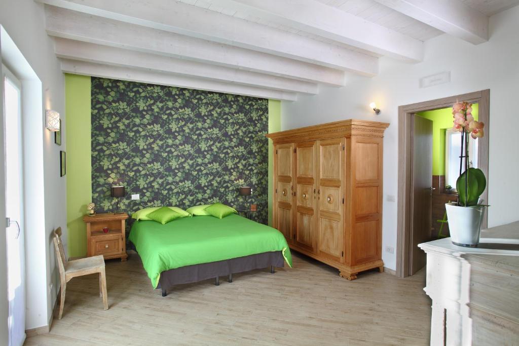 a bedroom with a green bed and a green wall at Cascinetta32 in Invorio Inferiore