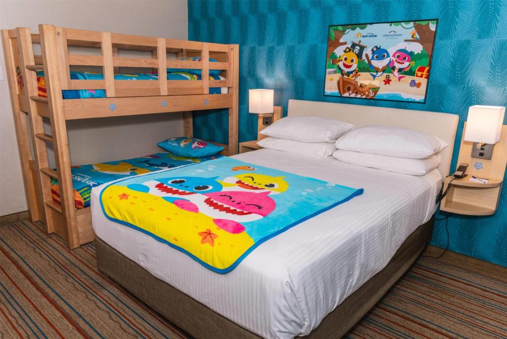 Howard Johnson by Wyndham Anaheim Hotel and Water Playground photo