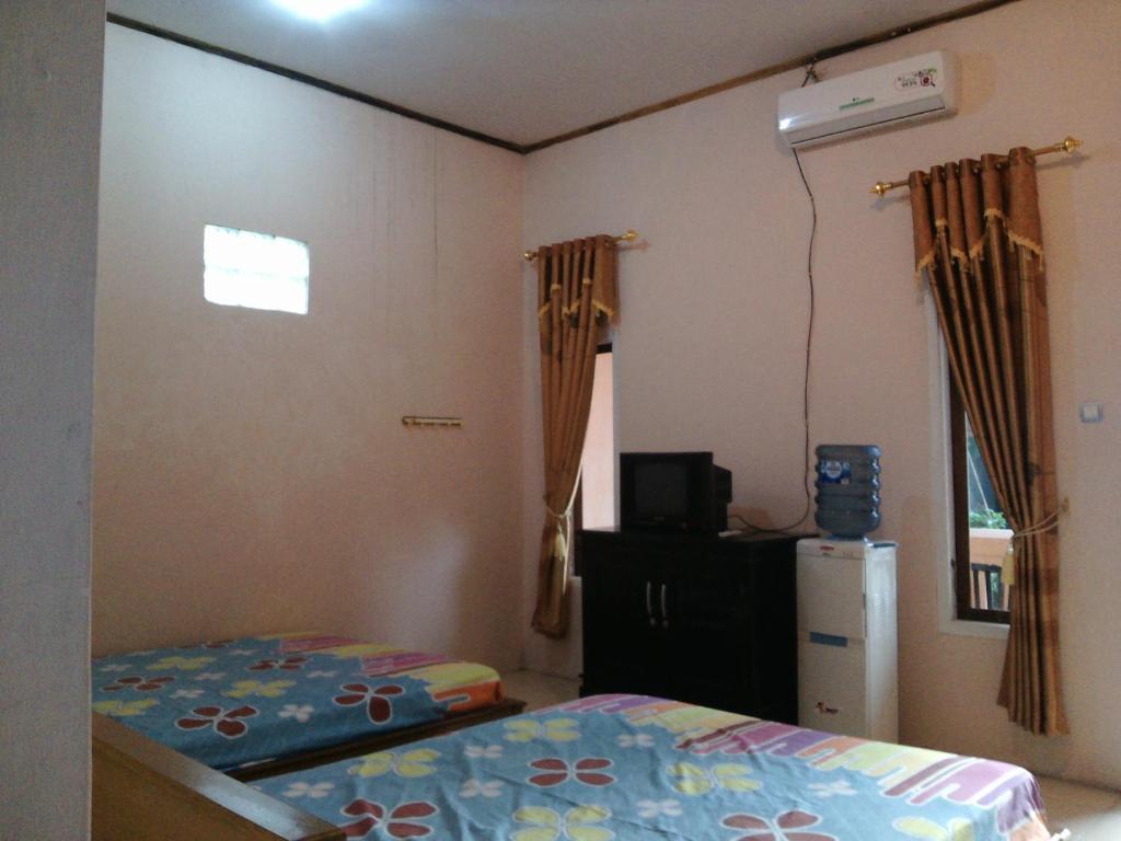 Postel nebo postele na pokoji v ubytování Hotel Putra Sindang Asih