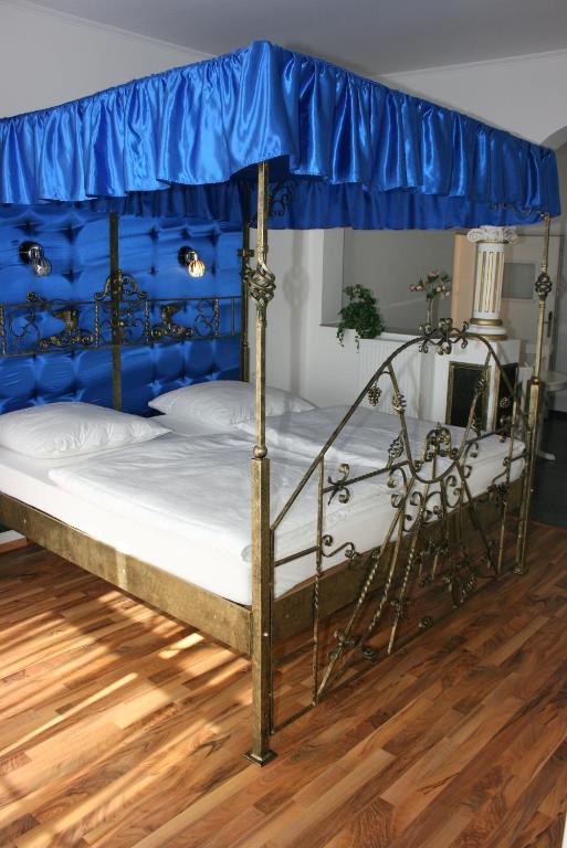Postel nebo postele na pokoji v ubytování Hotel Am Donaubogen