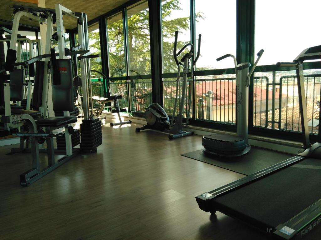 The fitness centre and/or fitness facilities at Le Ginestre Arte Vacanze