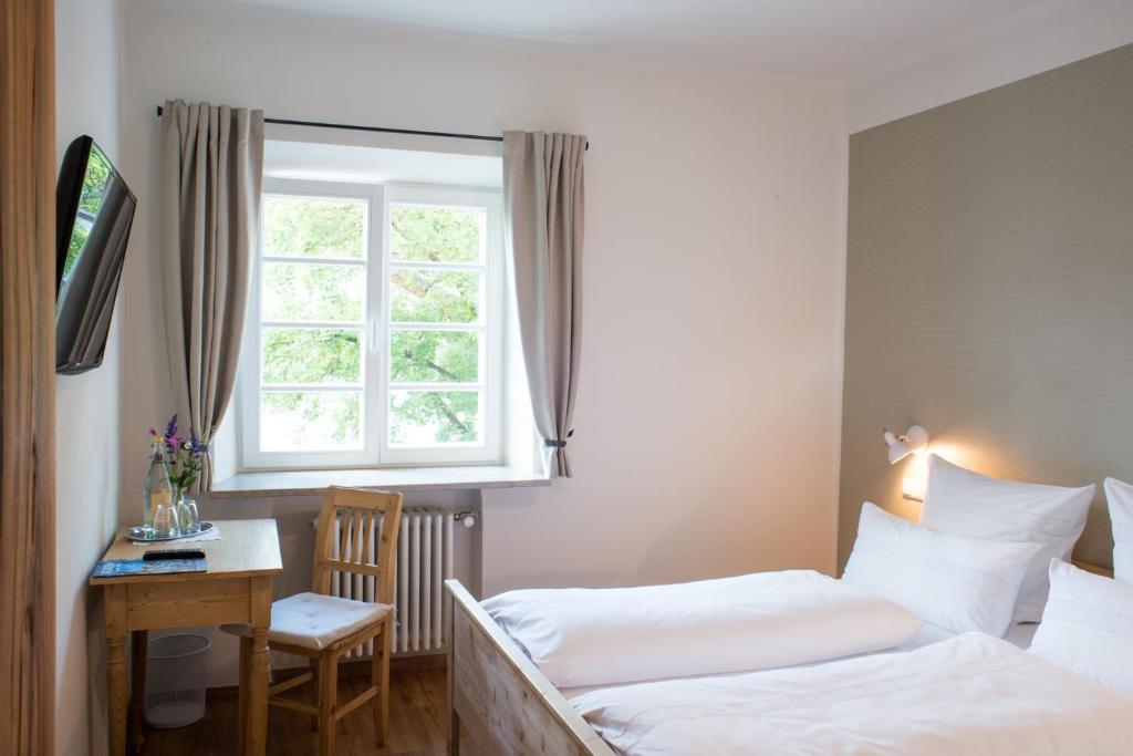 Postel nebo postele na pokoji v ubytování Wailtl Hotel
