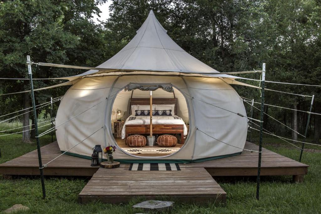 Ảnh trong thư viện ảnh của Charming Couples' Bell Tent Rental with Air Conditioning in Texas Hill Country ở Utley