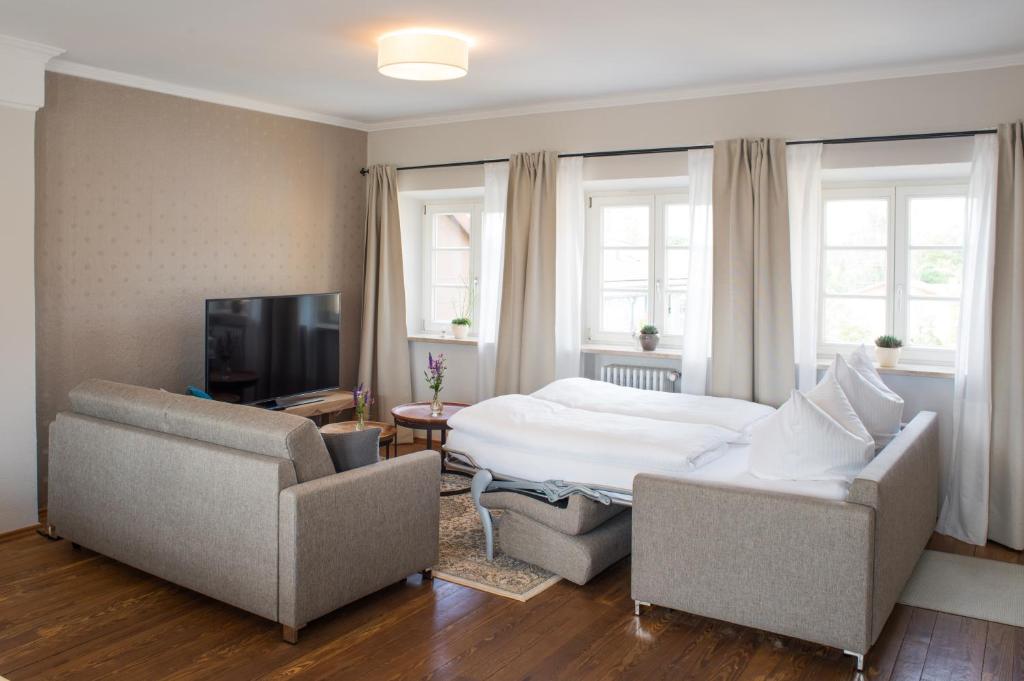 TV a/nebo společenská místnost v ubytování Wailtl Hotel