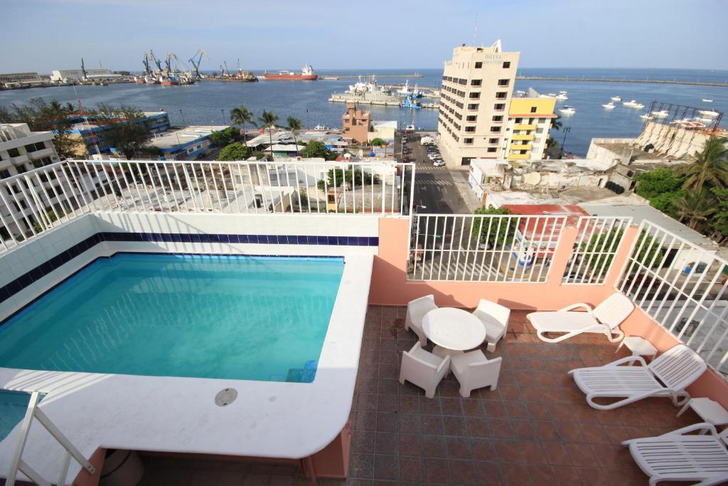 Bazén v ubytování Hotel Posada del Carmen nebo v jeho okolí