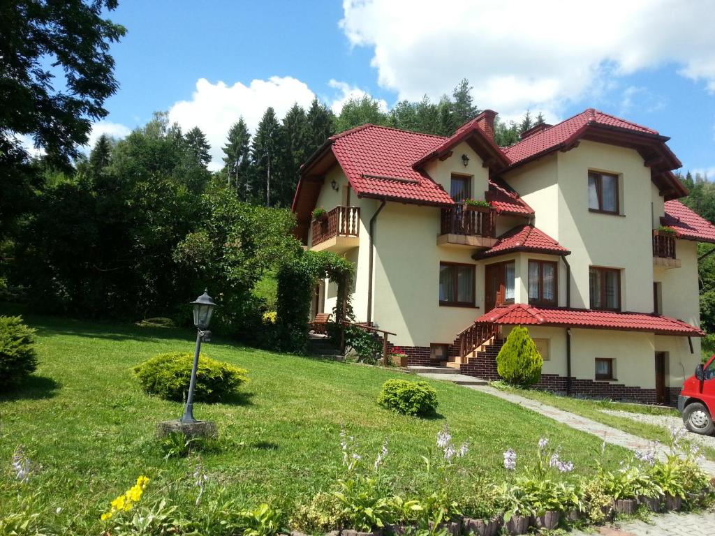 a large house with a red roof at Agroturystyka Zagroda in Podobin