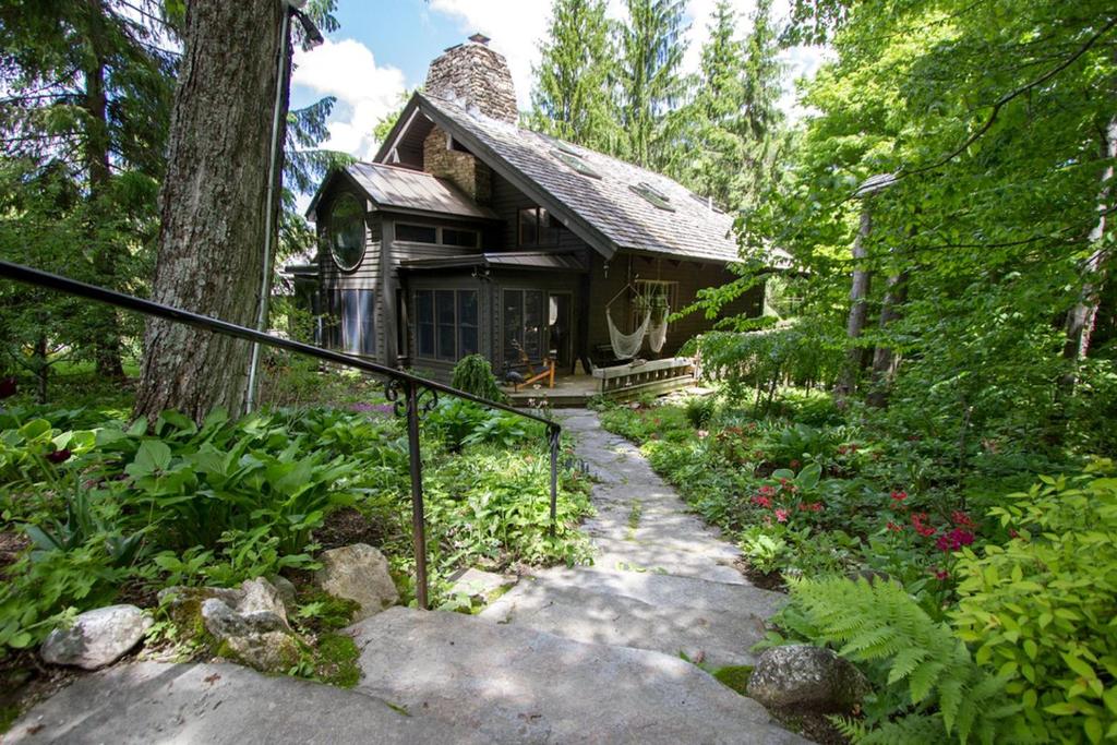 Κήπος έξω από το Bed and Breakfast Nature Lodge with a Jacuzzi on Stratton Mountain, Vermont