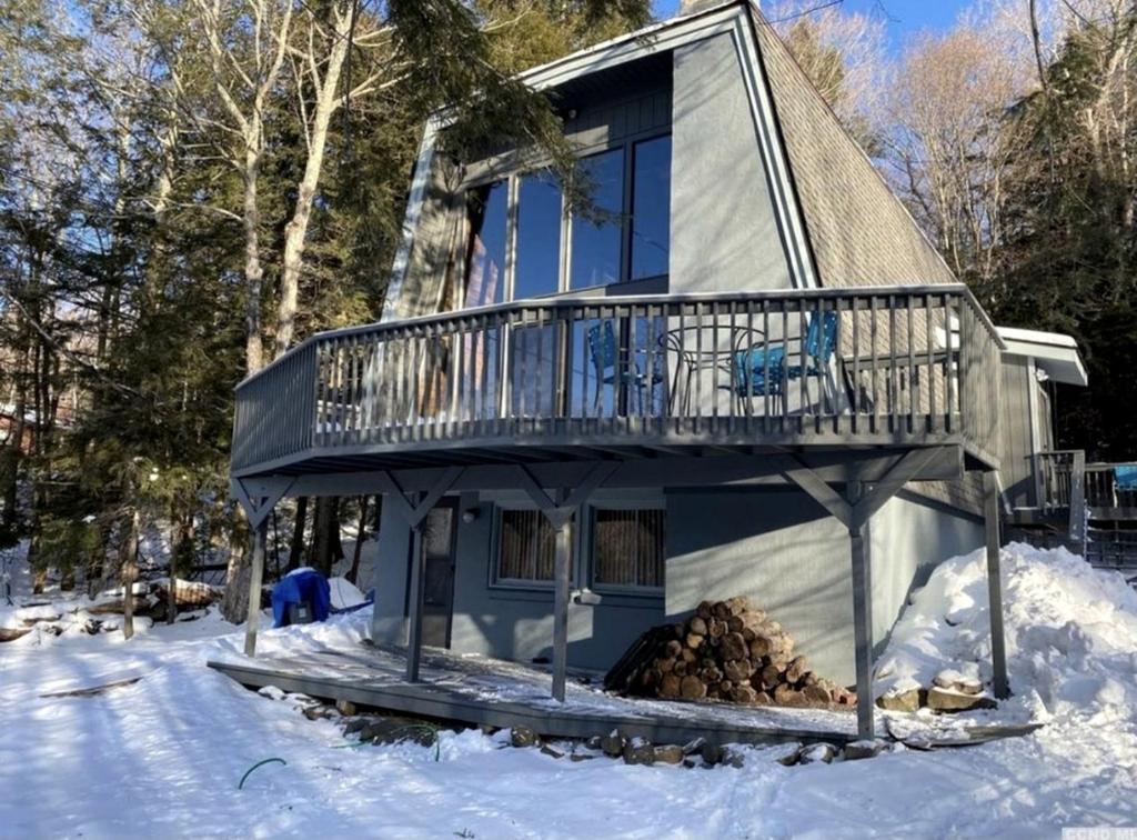 Το κτήριο όπου στεγάζεται  η παραθεριστική κατοικία