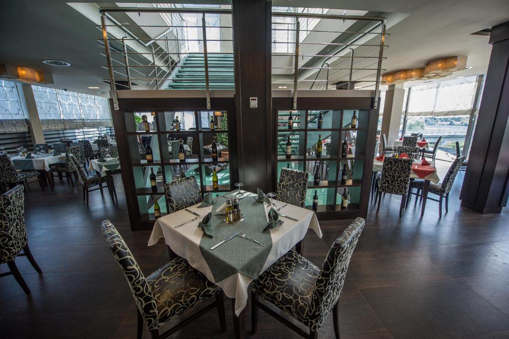 Restaurace v ubytování Luani A Hotel