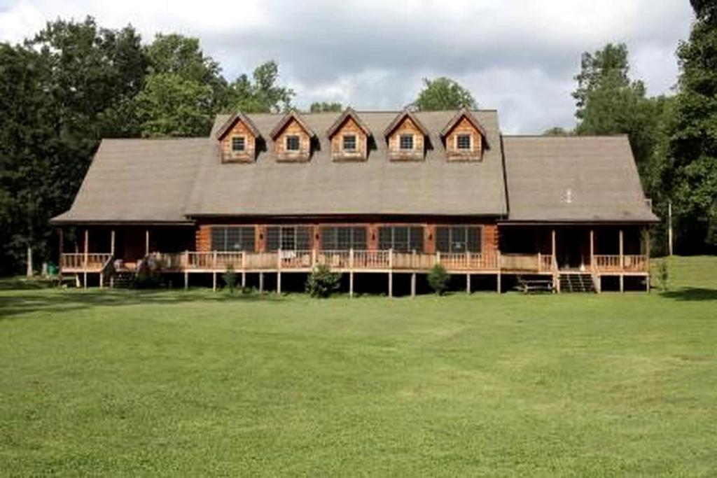 Φωτογραφία από το άλμπουμ του Spacious Lodge with Many Rooms, and Great Nature Surroundings in West Virginia σε Monterville