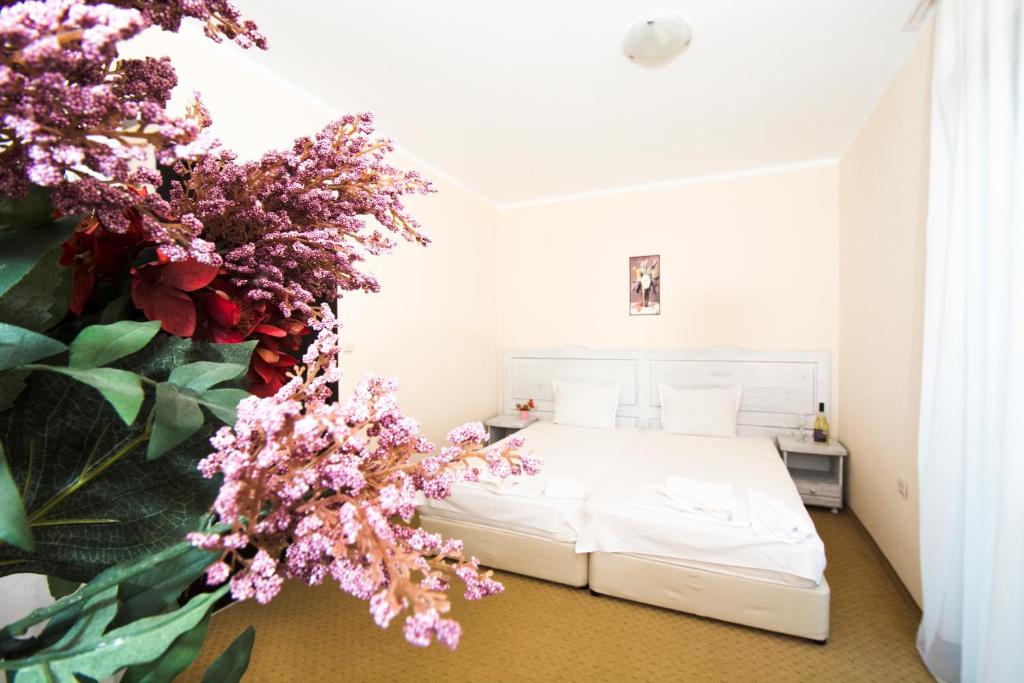 One-Bedroom Apartment with Partial Sea View (2 Adults + 1 Child)