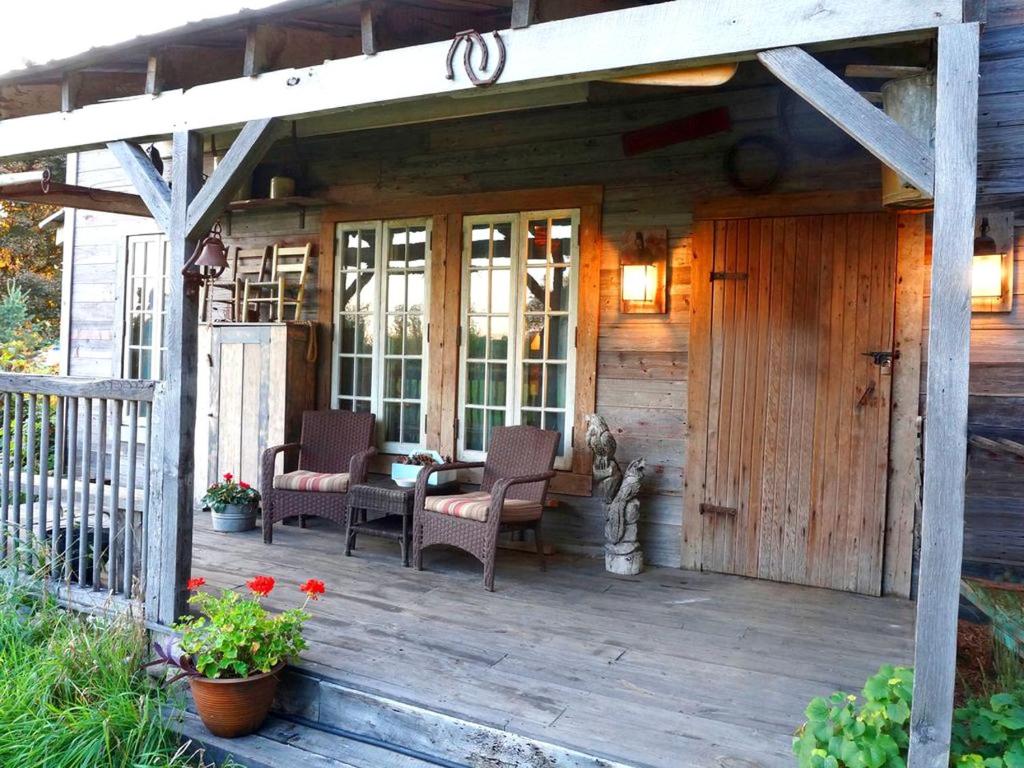 Zahrada ubytování Charming Cabin Rental with a Hot Tub near Cedar Point and Lake Erie in Ohio