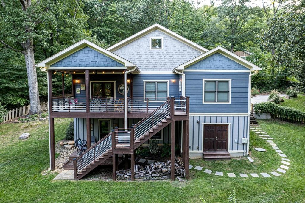 Κήπος έξω από το Amazing Cabin with Stunning Forest Sights in Chattanooga, Tennessee