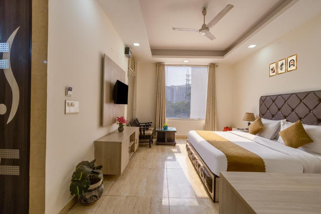 Giường trong phòng chung tại Hotel Amaara Stayz- Sector 39, Medanta Hospital