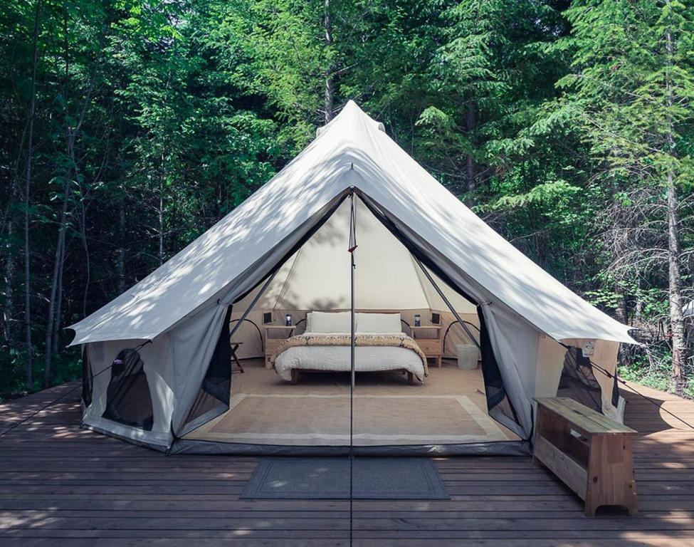Φωτογραφία από το άλμπουμ του Carson Glamping Escapes in this Wonderful Bell Tent Rental in Washington σε Carson