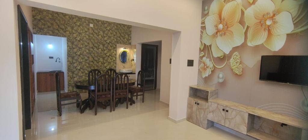 TV a/nebo společenská místnost v ubytování His Grace Super Premium Home - Nr to Malpe Beach