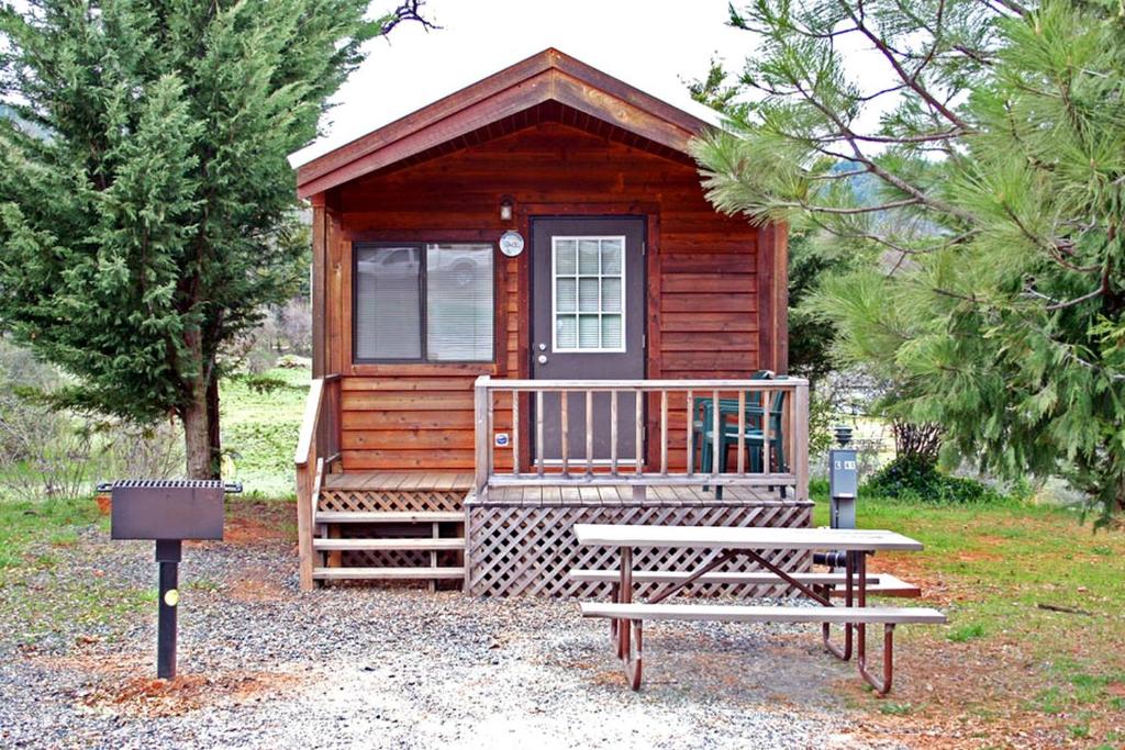 Fotografie z fotogalerie ubytování Affordable Cabin Getaway with Great Shared Facilities near Yosemite National Park v destinaci Second Garrotte