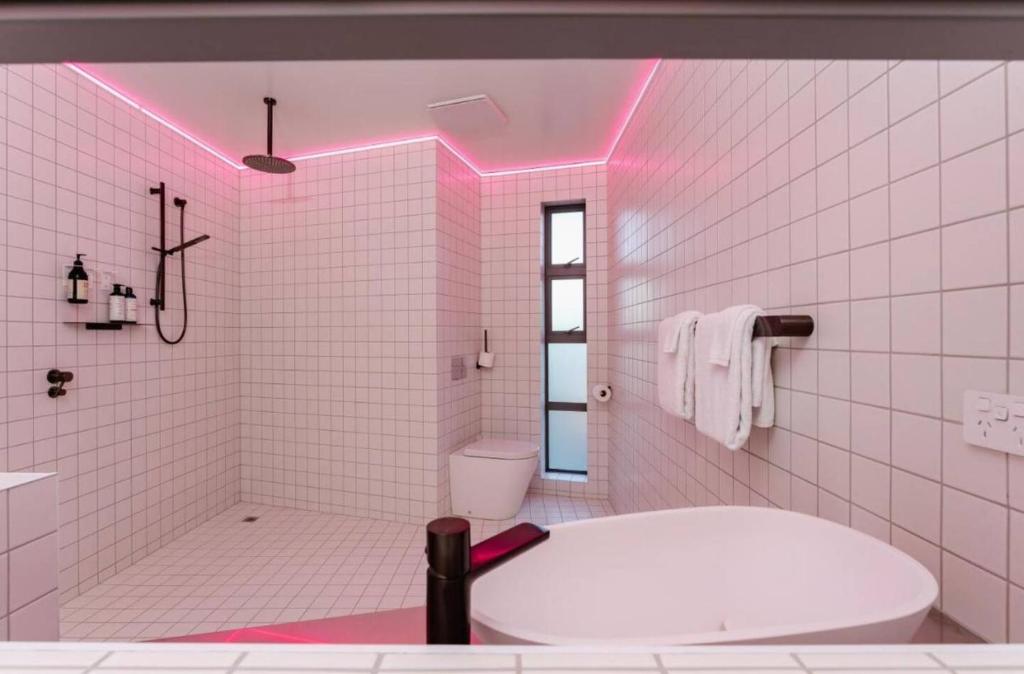 Entire 4 Room Boutique Hotel - Central Dunedin - Resim 16