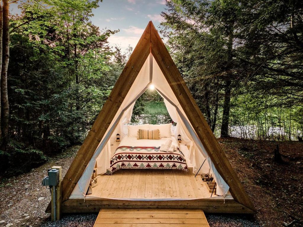 Zahrada ubytování Stunning Safari Tent with Great Views in North Woodstock, New Hampshire