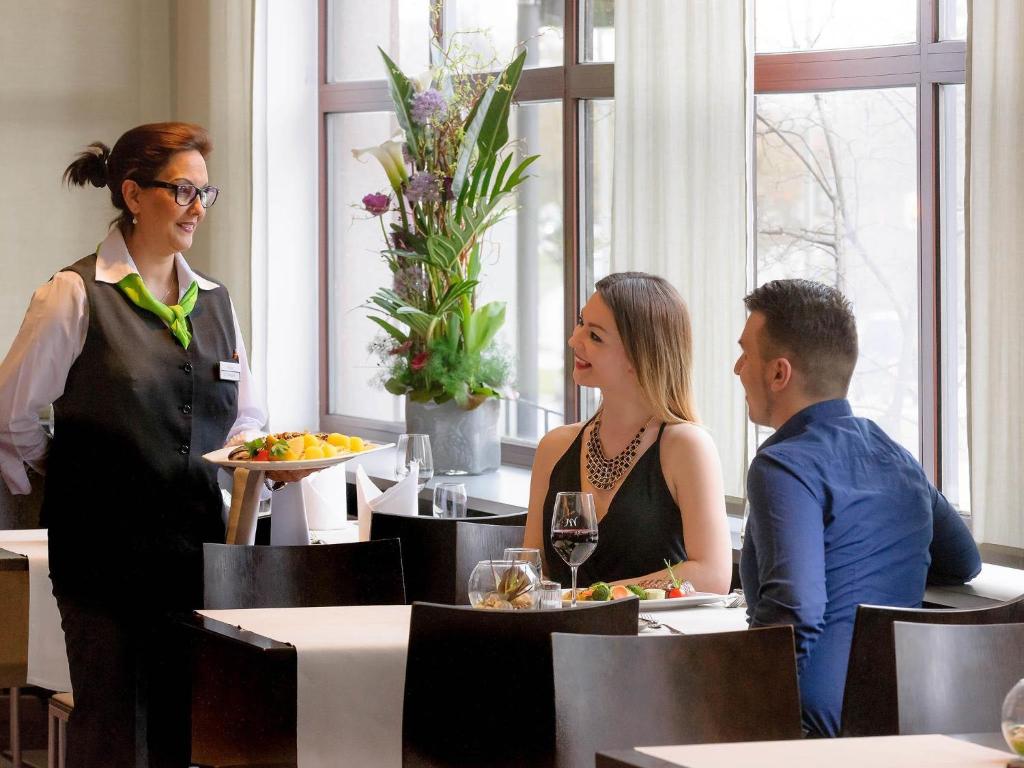 Mercure Hotel München Süd Messe - Resim 43