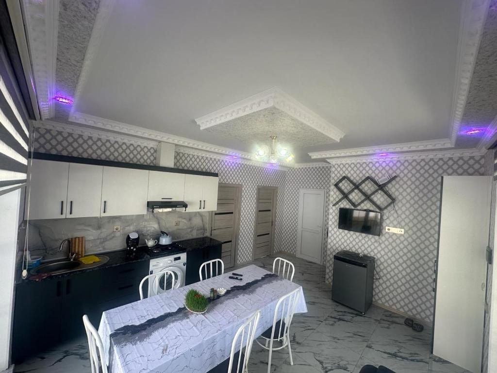 Η κουζίνα ή μικρή κουζίνα στο Gabala Brend Villas