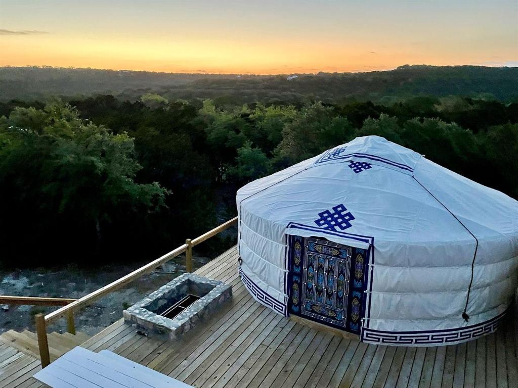 Příroda nedaleko luxury tent