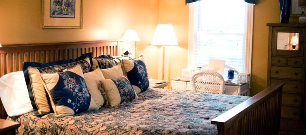 Ένα ή περισσότερα κρεβάτια σε δωμάτιο στο Weekend Getaway Room near the Peachbottom Mountains in North Carolina