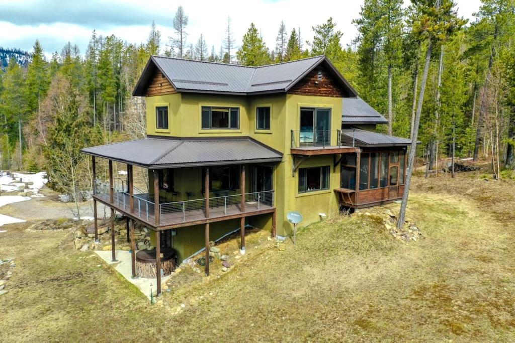 an overhead view of a house in the woods at Colorful Cabin with Hot-Tub, Game Room and Gym in Montana in Coram