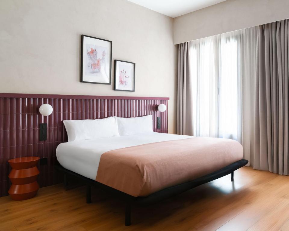 Un ou plusieurs lits dans un hébergement de l'établissement Limehome Sevilla Calle Pureza