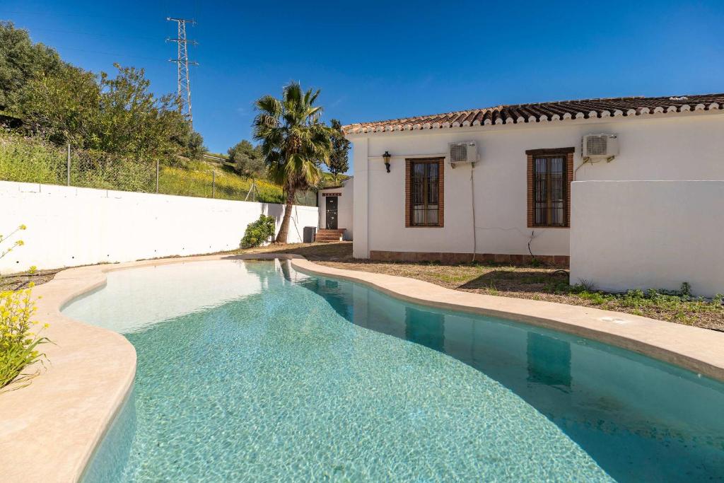 Swimmingpoolen hos eller tæt på Villa rural con piscina en Alora