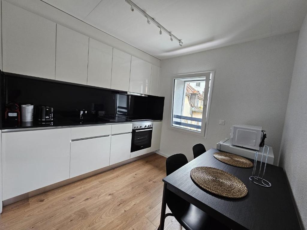 Cosy private room in Lausanne center - Resim 8