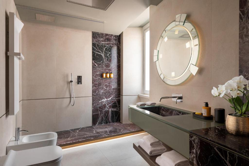The Pantheon Iconic Rome Hotel, Autograph Collection - Junior Suite With King Bed