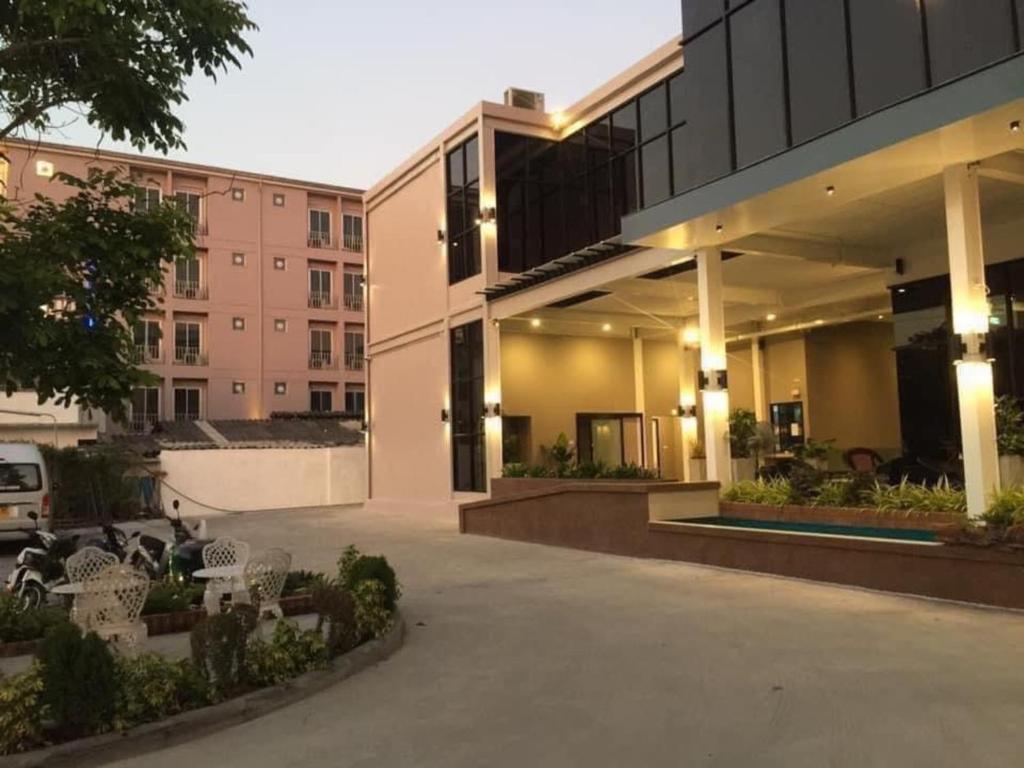 Clădirea în care este situat/ăcomplexul