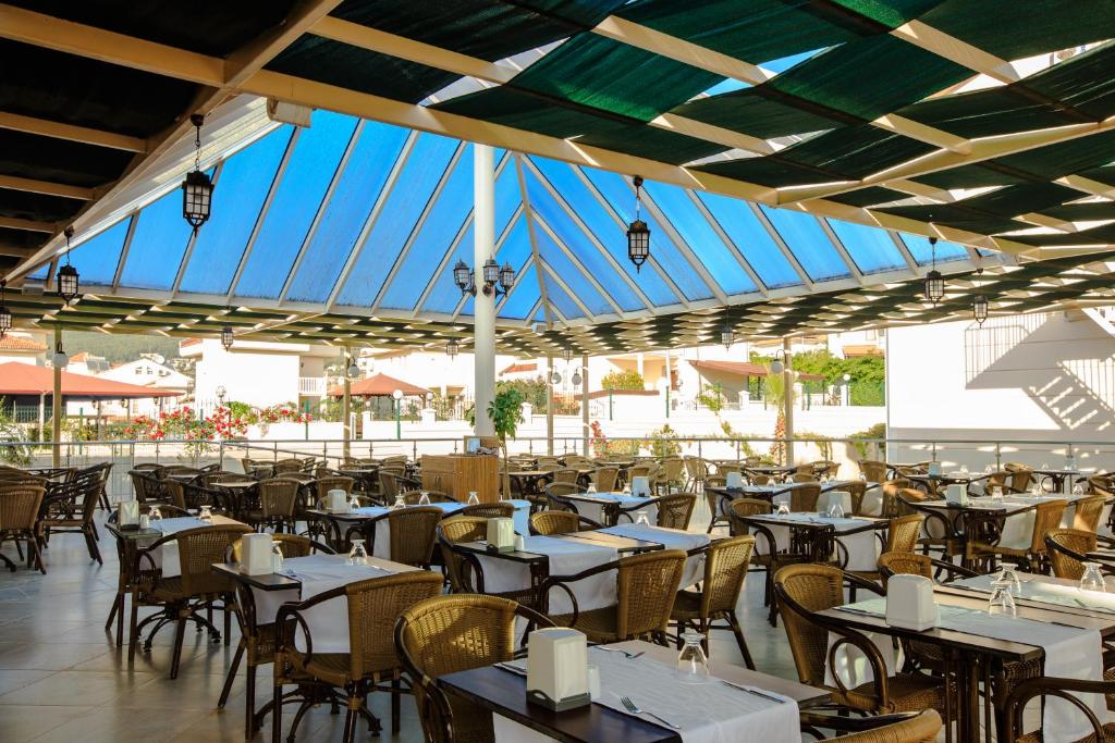 Restaurace v ubytování Aes Club Hotel