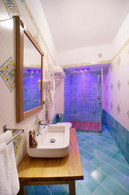 Koupelna v ubytování Dimora Storica Hotel Maccarunera