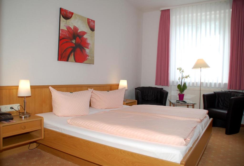 Postel nebo postele na pokoji v ubytování Hotel Goldner Anker