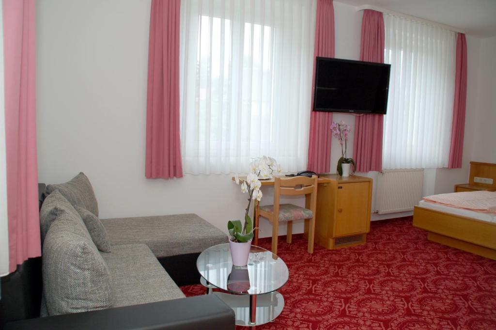 Postel nebo postele na pokoji v ubytování Hotel Goldner Anker