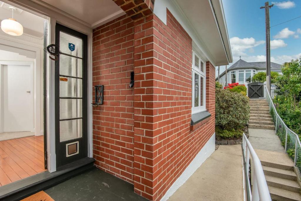 Spacious 3-bedroom Home In Roslyn With Views - Resim 18