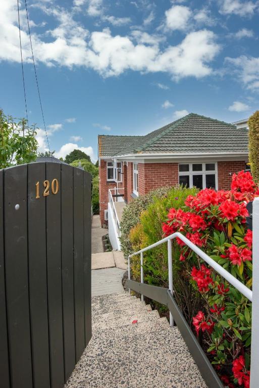 Spacious 3-bedroom Home In Roslyn With Views - Resim 21