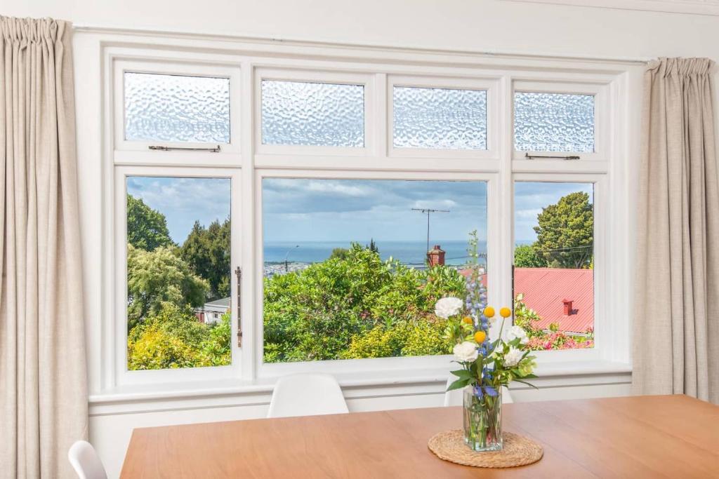 Spacious 3-bedroom Home In Roslyn With Views - Resim 7