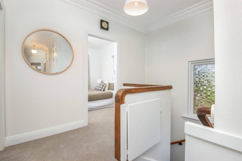 Spacious 3-bedroom Home In Roslyn With Views - Resim 14