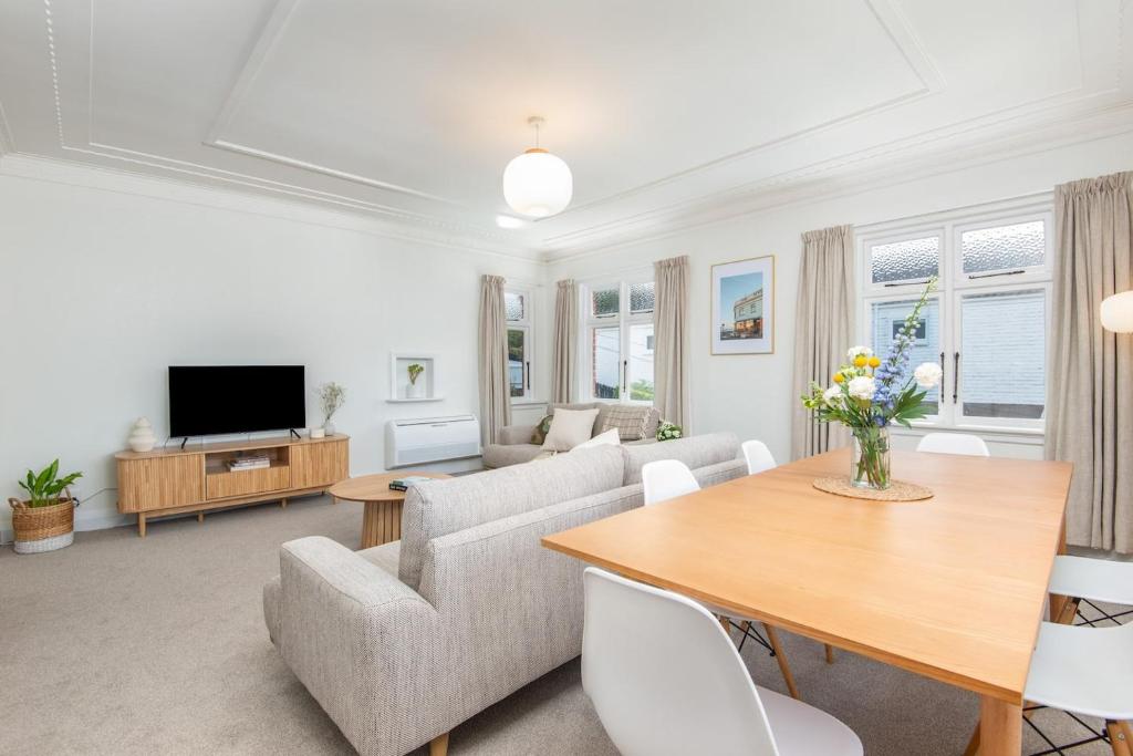 Spacious 3-bedroom Home In Roslyn With Views - Resim 15