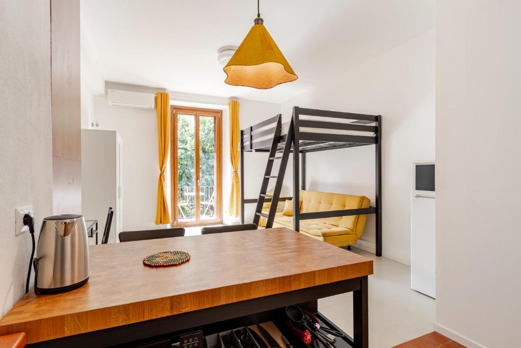 Proletarian Apartment - Pasteur M1 & Balcony