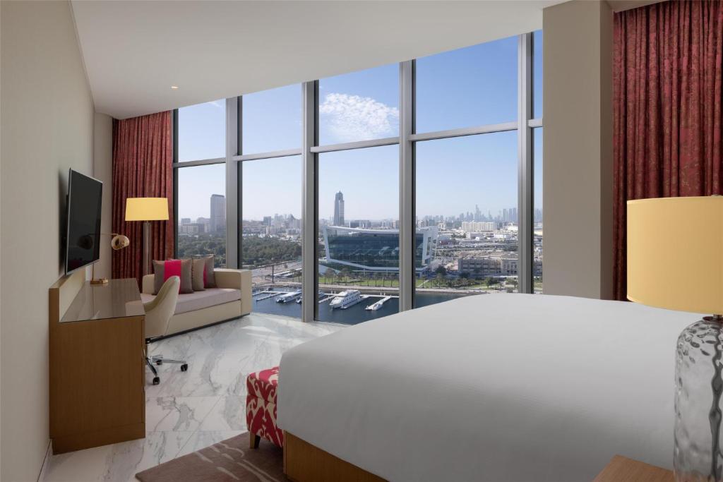Hilton Dubai Creek Hotel & Residences - Resim 7