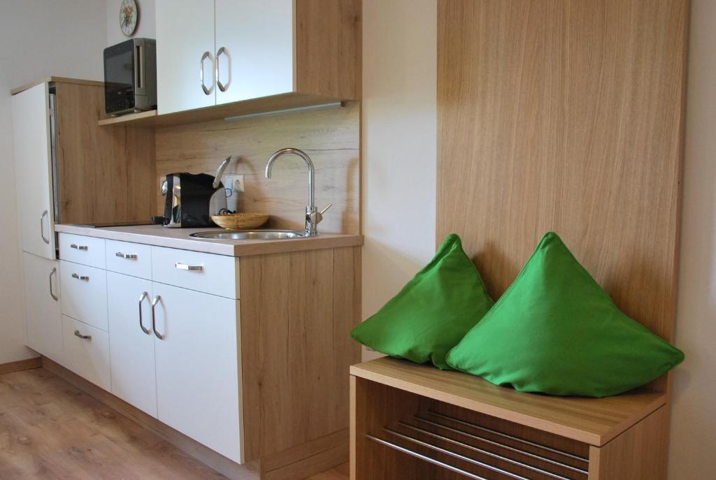 A kitchen or kitchenette at Haus Pflaum