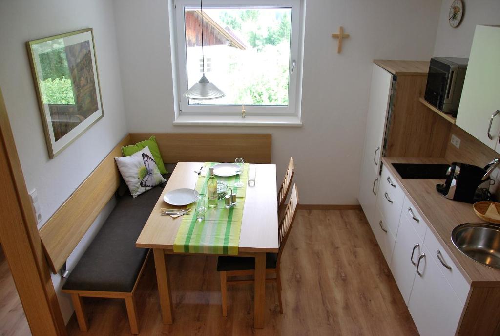 A kitchen or kitchenette at Haus Pflaum