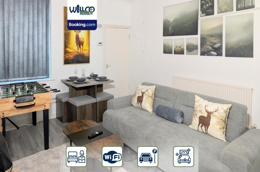 Χώρος καθιστικού στο Spacious 3 Bedroom House By WillCo Property Short Lets & Serviced Accommodation Leicester With Games, Parking and Projector